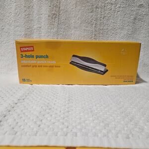 Staples 3-Hole Punch – 15 Sheet Capacity